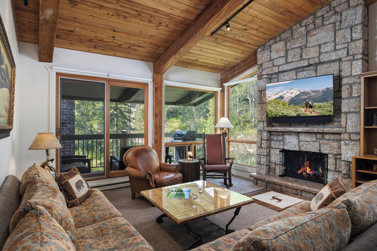 Condo, 2 Bedrooms (Summit 306) | Living area | TV, fireplace, DVD player, pay movies