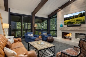 Platinum Room, 2 Bedrooms | Living area | TV, fireplace, DVD player, pay movies