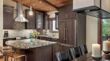 Fridge, microwave, oven, coffee/tea maker