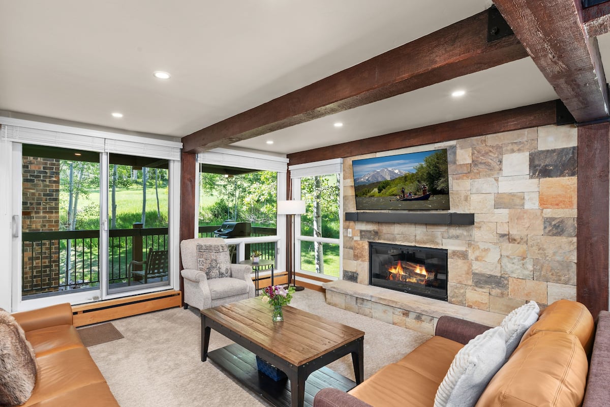 Condo (2 Bedrooms) | Front of property