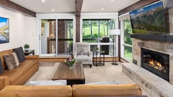 Condo, 2 Bedrooms (Slope 306) | Living area