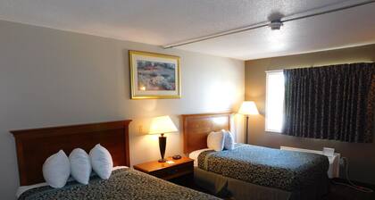 Days Inn by Wyndham West Branch Iowa City Area
