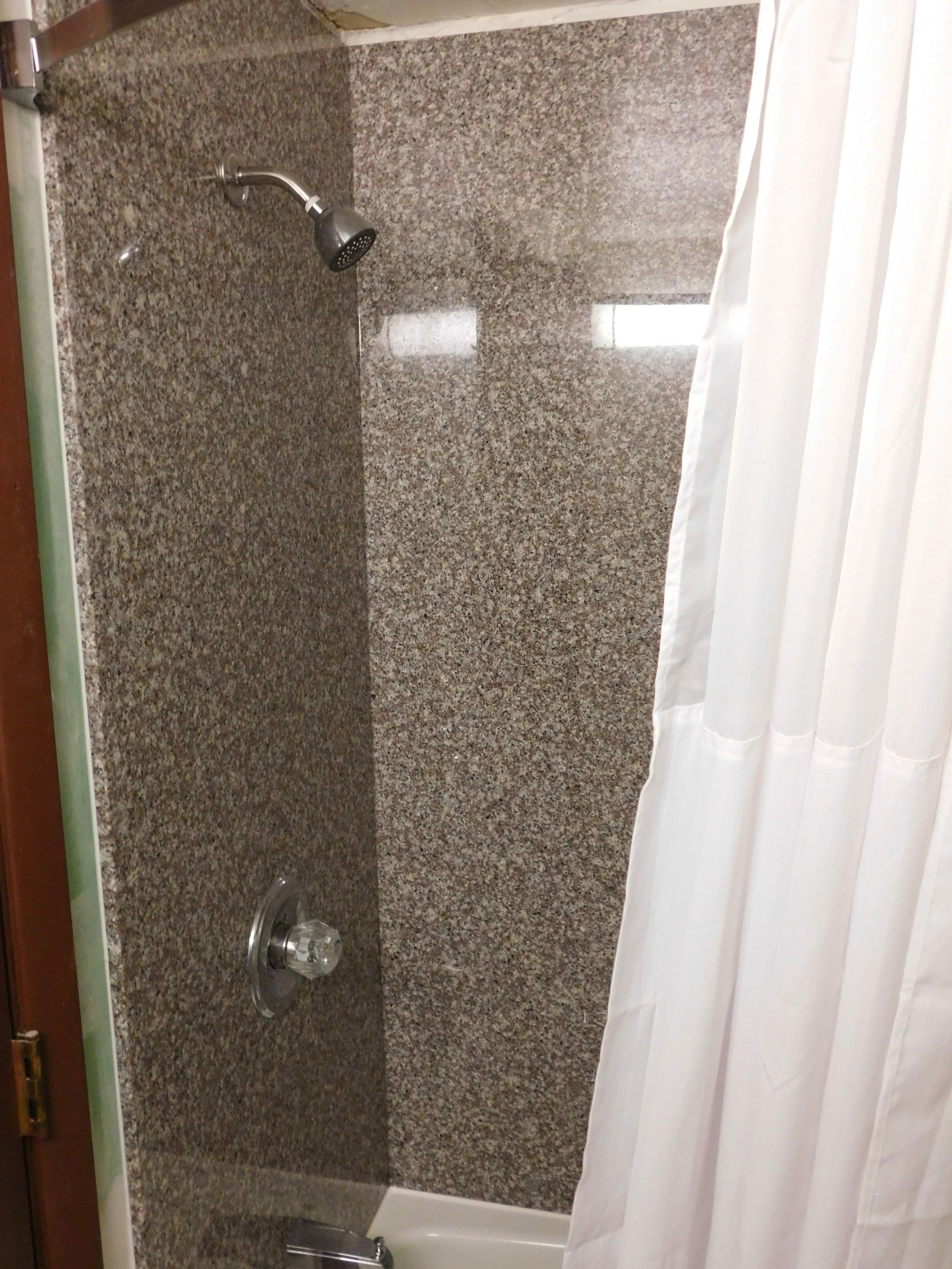 Room, 1 King Bed, Non Smoking | Bathroom