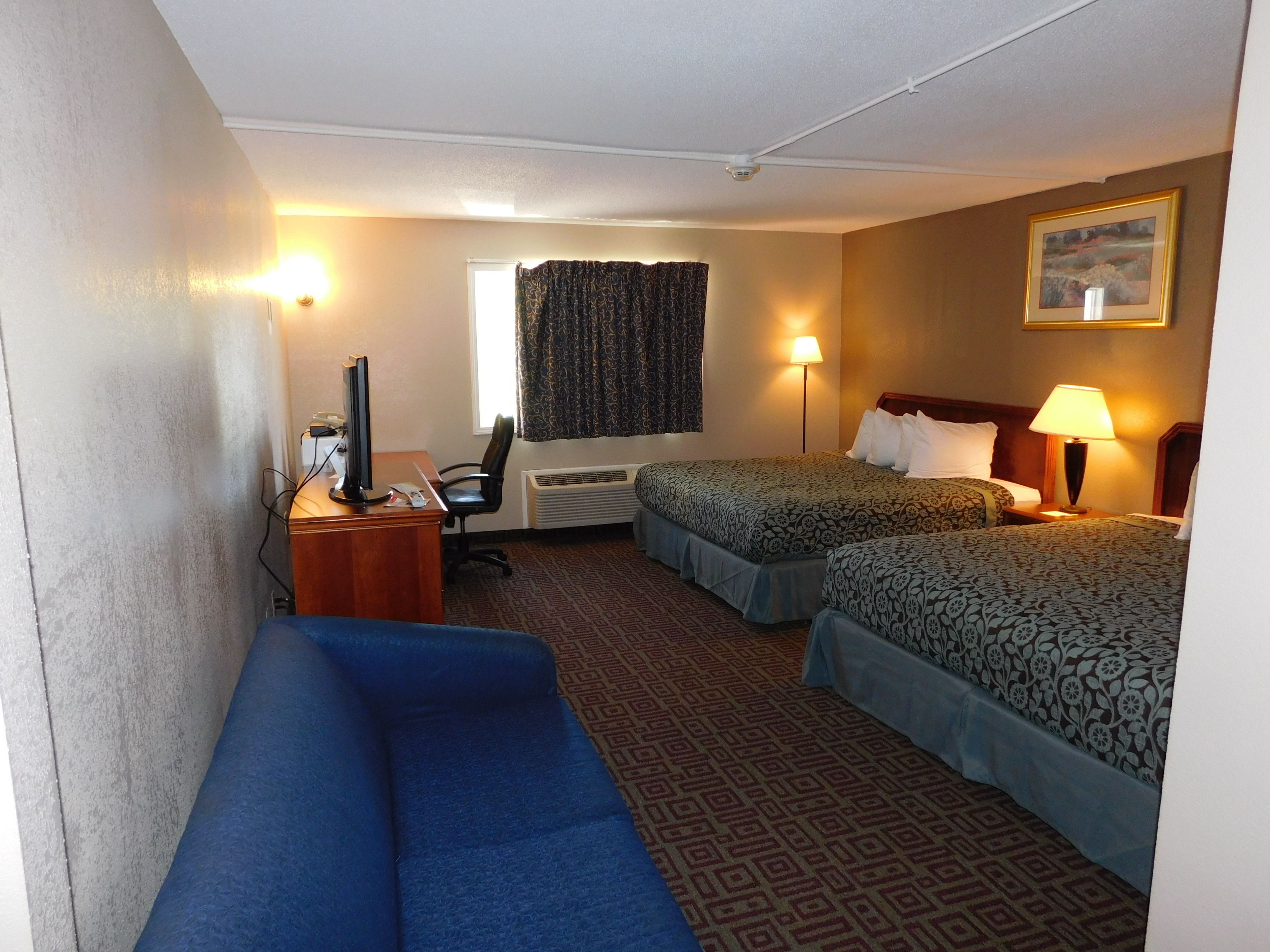 Days Inn by Wyndham West Branch Iowa City Area