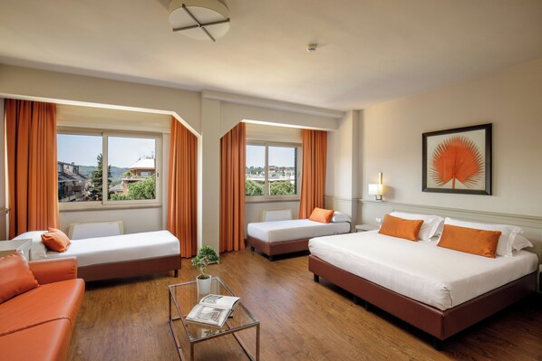 Suite Studio Junior | Minibar, coffres-forts dans les chambres, bureau, chambres insonorisées