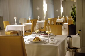 Breakfast, lunch and dinner served - Grand Hotel Fleming by OMNIA hotels (Rome)