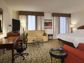 1 bedroom, Egyptian cotton sheets, premium bedding, down comforters