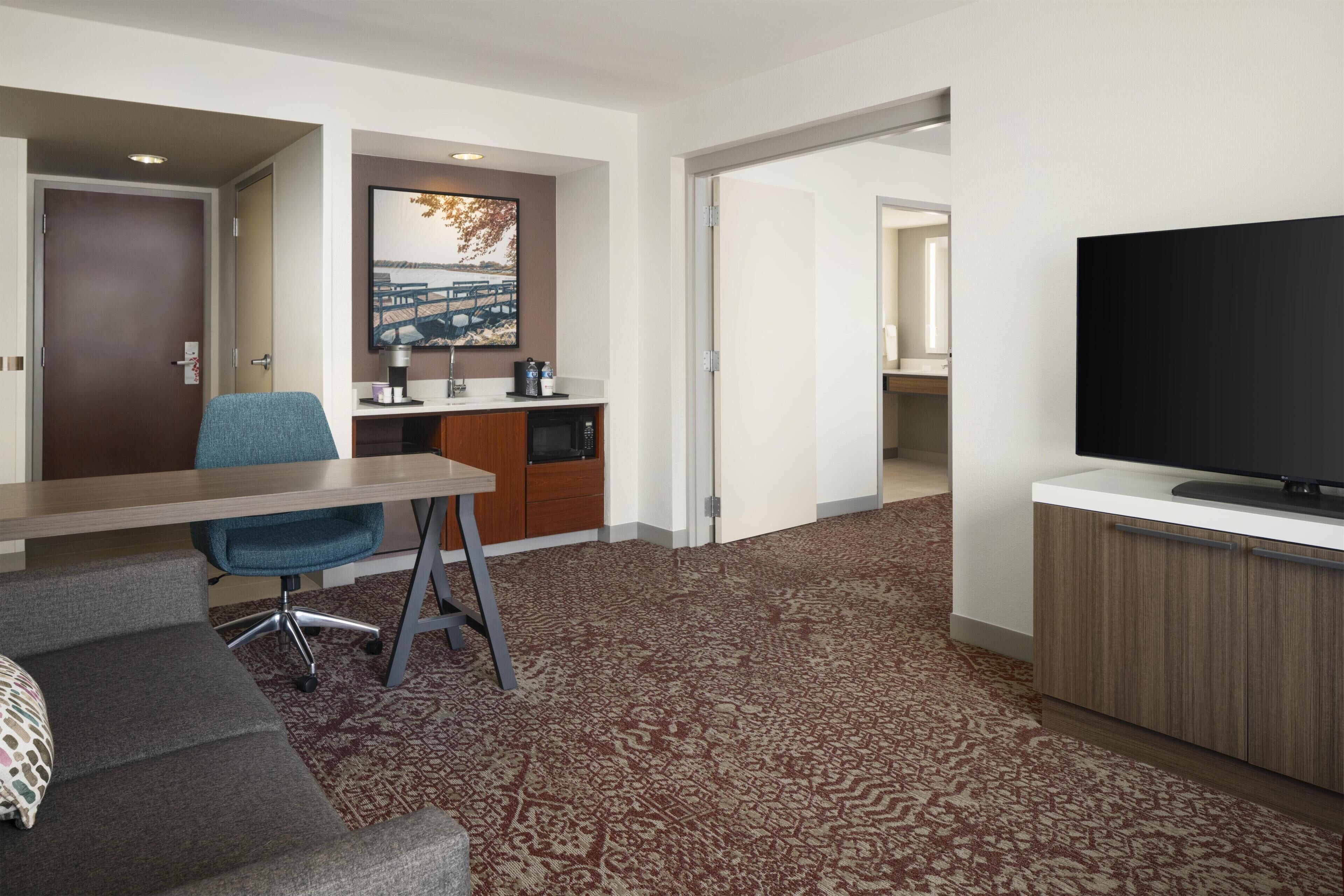 32-inch flat-screen TV with cable channels, Smart TV