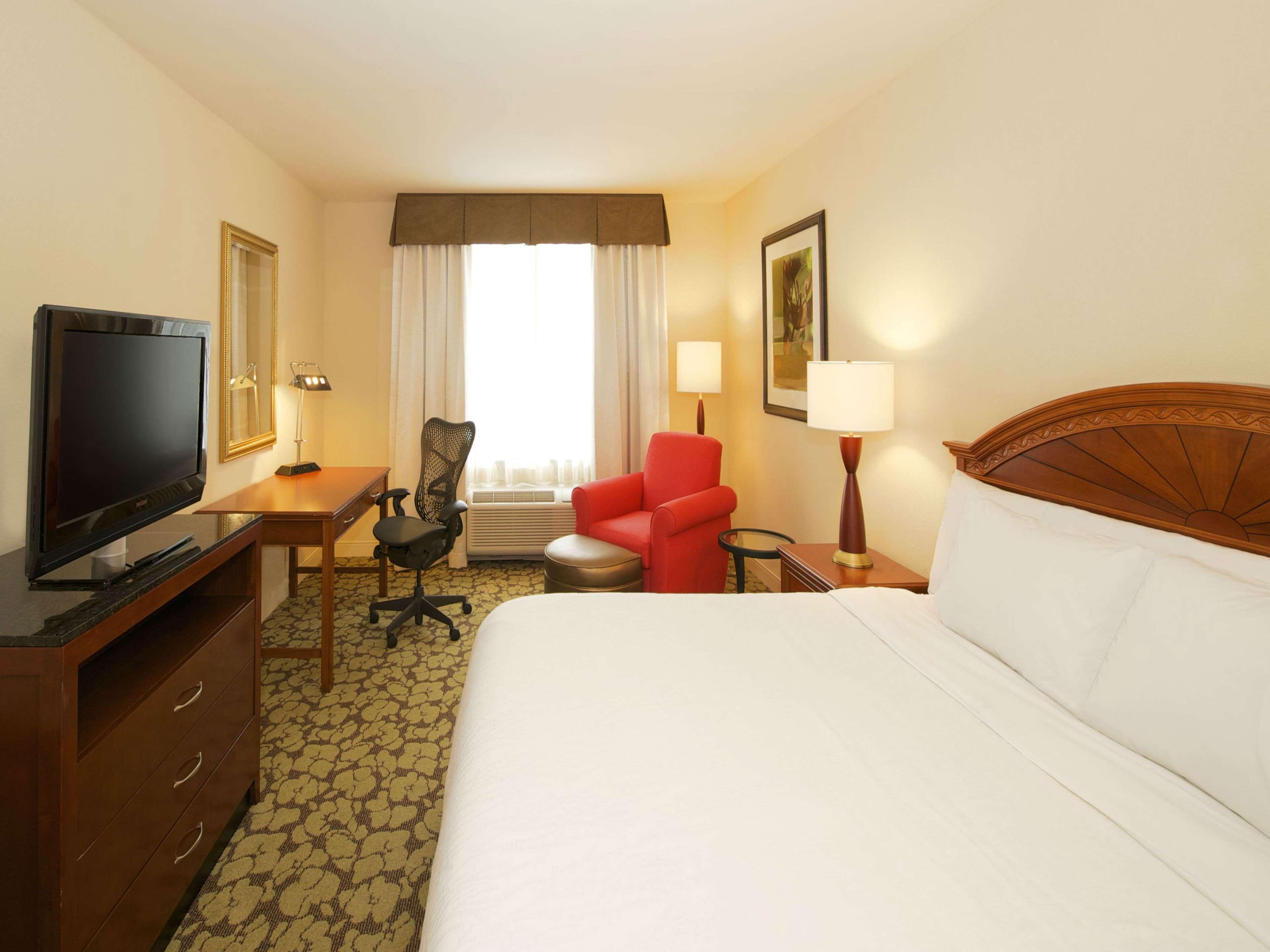 Room, 1 King Bed, Jetted Tub | Egyptian cotton sheets, premium bedding, down comforters, pillowtop beds