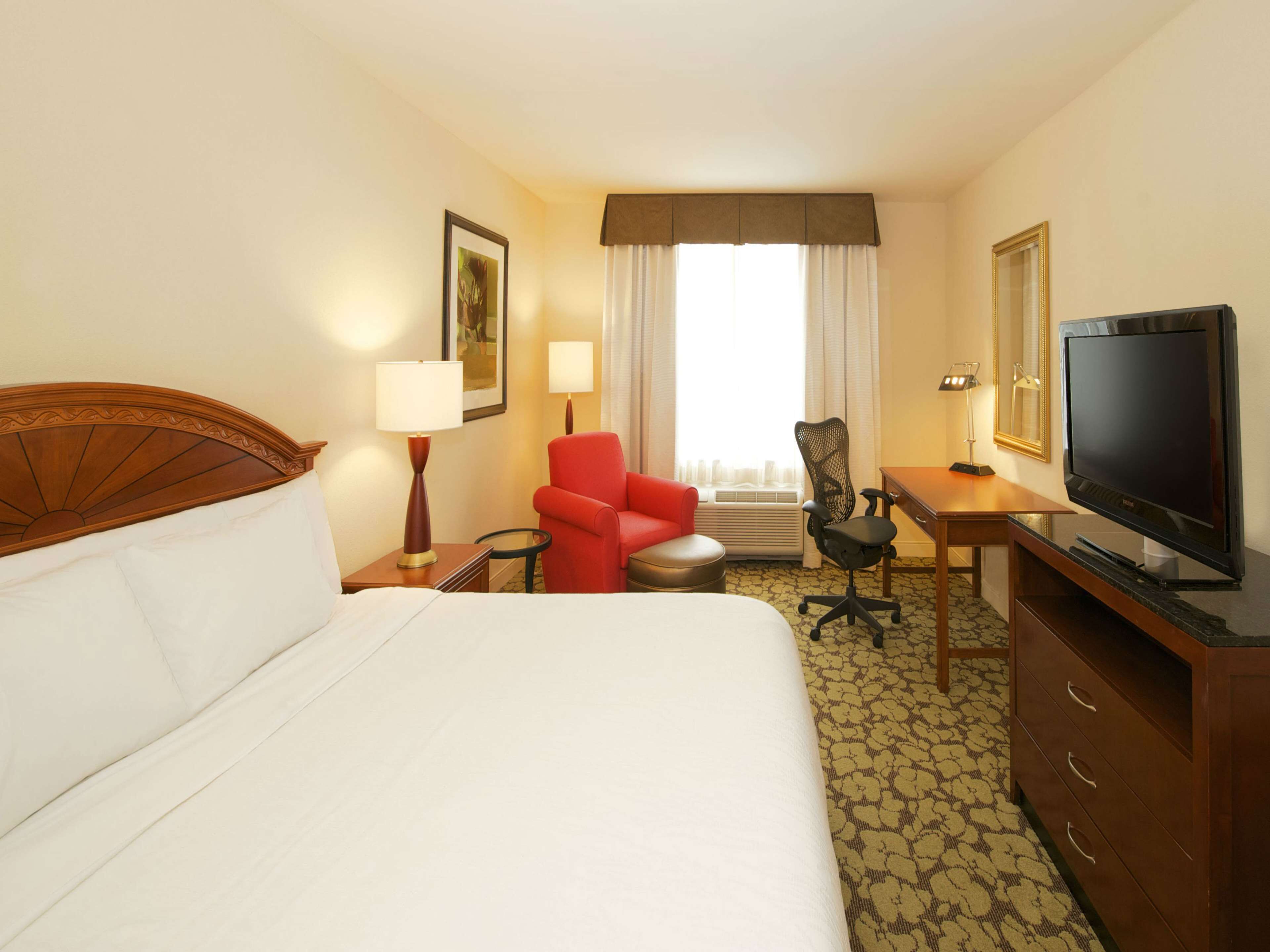 Room, 1 King Bed, Accessible, Jetted Tub (Mobility, Roll-in Shower) | Egyptian cotton sheets, premium bedding, down comforters, pillowtop beds