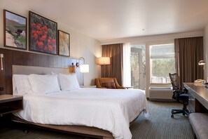 One King Bed River View | In-room safe, desk, iron/ironing board, rollaway beds - Hilton Garden Inn Boise/Eagle (Eagle)