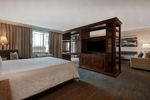 Suite, 1 King Bed, Jetted Tub | Living area