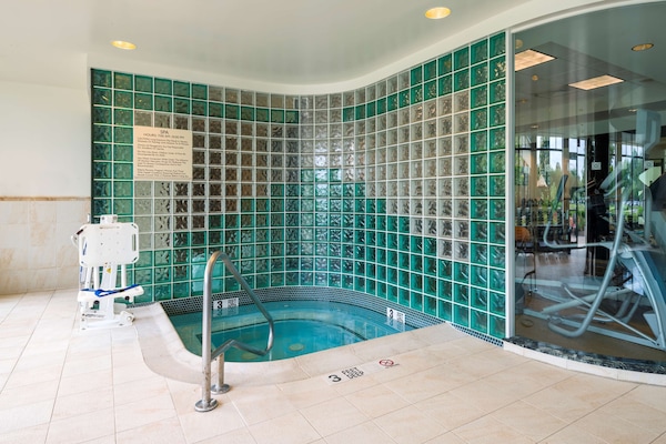 Indoor spa tub