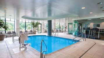 Kolam renang indoor