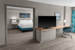 Select-Comfort-Betten, Schreibtisch, Bügeleisen/Bügelbrett