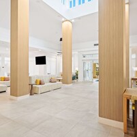 Breakfast and dinner served, international cuisine