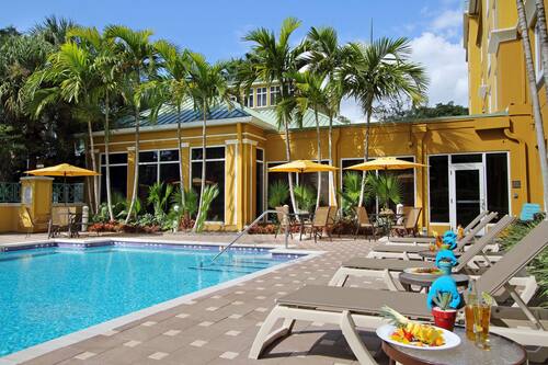 Outdoor pool, pool loungers