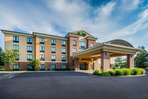 Exterior - Holiday Inn Express North East by IHG (North East)
