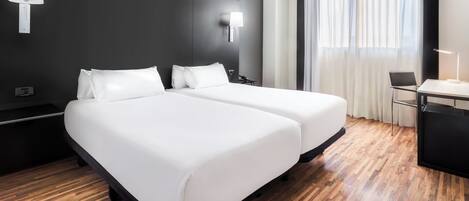 أغطية فراش متميزة وخزنة داخل الغرفة ومكتب وواي فاي مجانًا