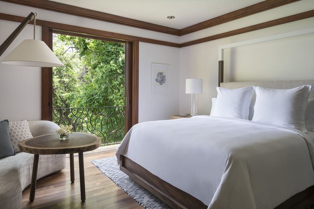 Egyptian cotton sheets, premium bedding, down duvets, pillow-top beds
