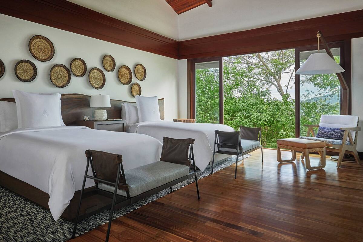 ห้องเพรสซิเดนเชียลสวีท, 3 ห้องนอน (Miramar) | ผ้าปูที่นอนฝ้ายอียิปต์, เครื่องนอนระดับพรีเมียม, ผ้านวมขนเป็ด