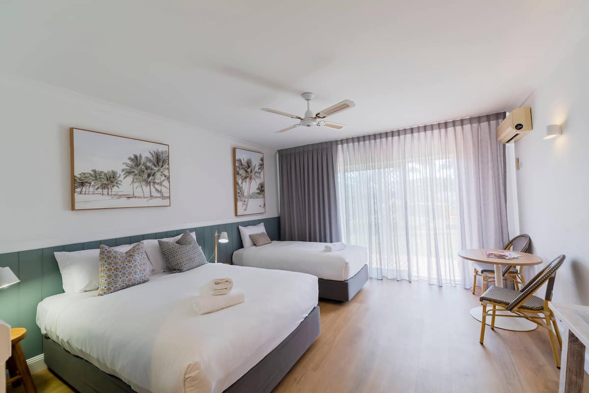 Room, 1 King Bed, Non Smoking
