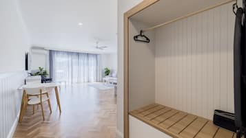 Bureau, fer et planche Ă repasser, Wi-Fi gratuit, draps fournis