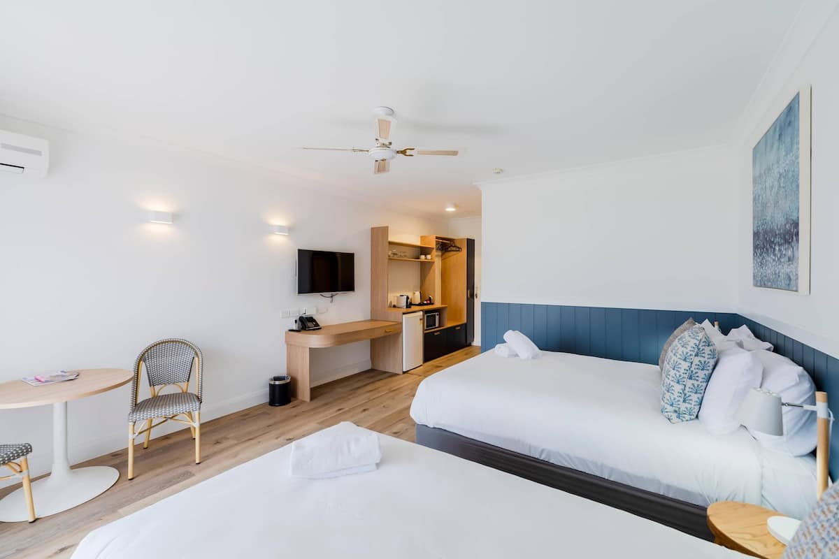 Room, 1 King Bed, Non Smoking | Desk, iron/ironing board, free WiFi, bed sheets