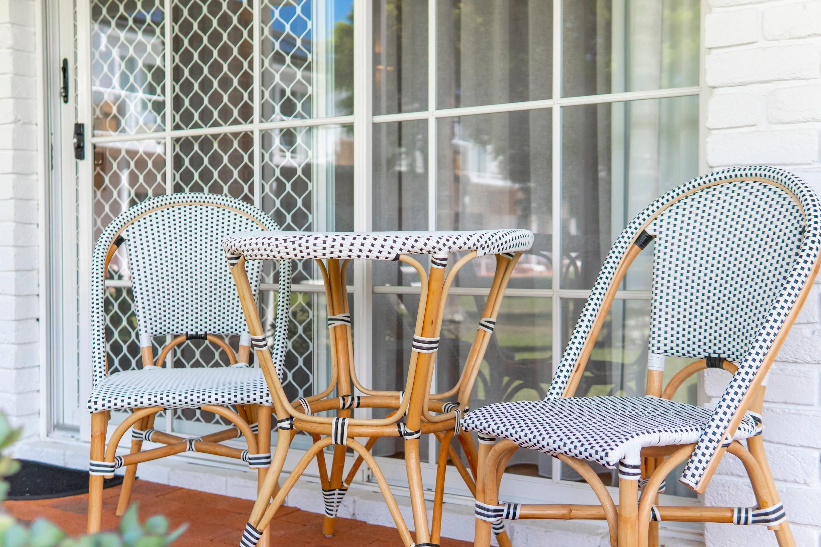 デスク、アイロン / アイロン台、WiFi (無料)、ベッドシーツ