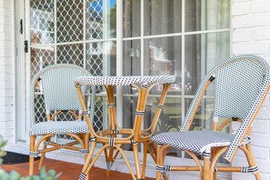 โต๊ะทำงาน, เตารีด/โต๊ะรีดผ้า, Wi-Fi ฟรี, ผ้าปูที่นอน