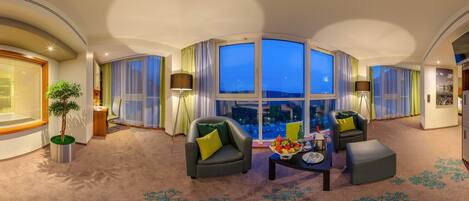 In-room safe, desk, free WiFi, bed sheets