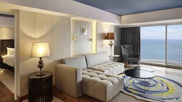 Suite, 1 cama de matrimonio grande, balcón, vistas al mar | Caja fuerte, escritorio, cunas gratuitas y wifi gratis