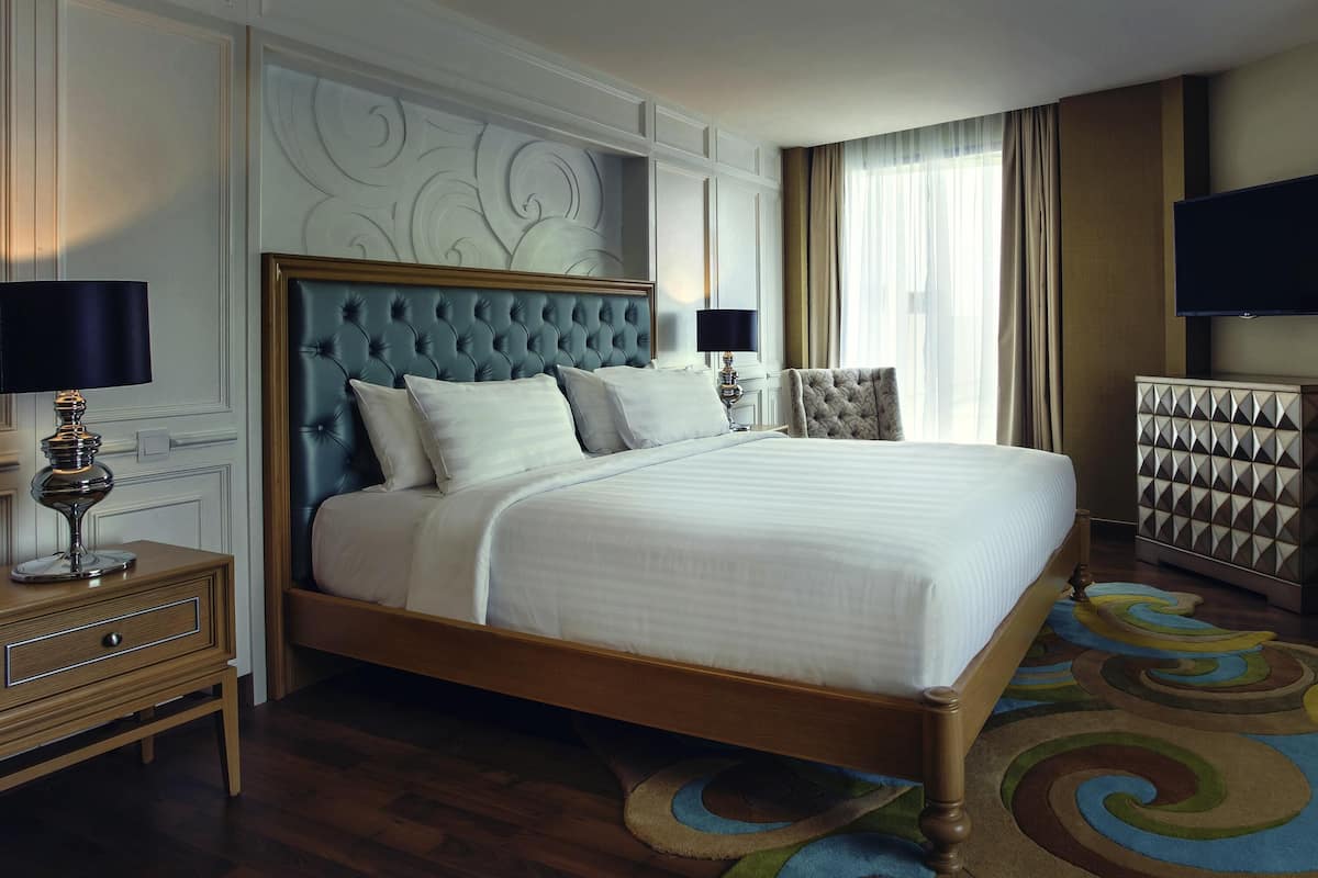 Royal Suite, 1 King Bed, Ocean View | 1 bedroom, in-room safe, desk, free cribs/infant beds