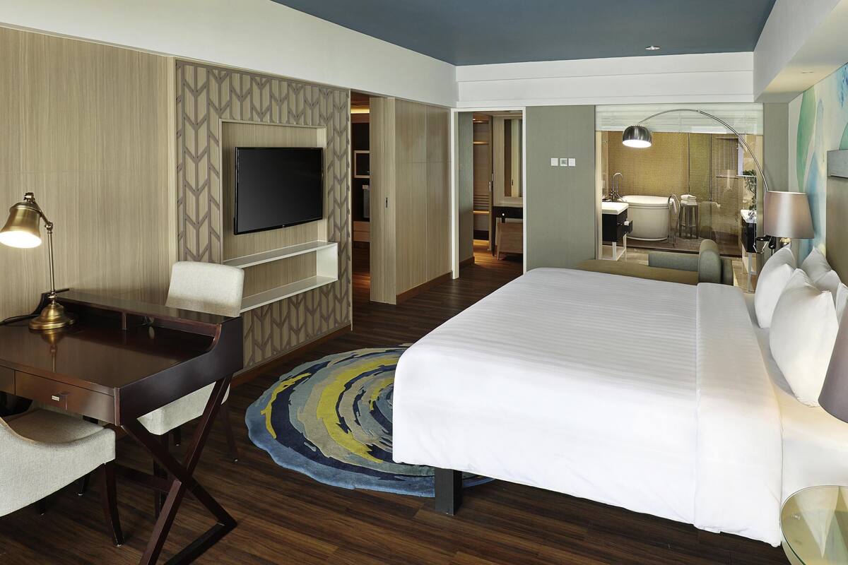 Presidential Suite, 1 King Bed, Balcony, Ocean View | 1 bedroom, in-room safe, desk, free cots/infant beds