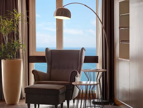 Family Suite, Multiple Beds | In-room safe, desk, free cribs/infant beds, free WiFi