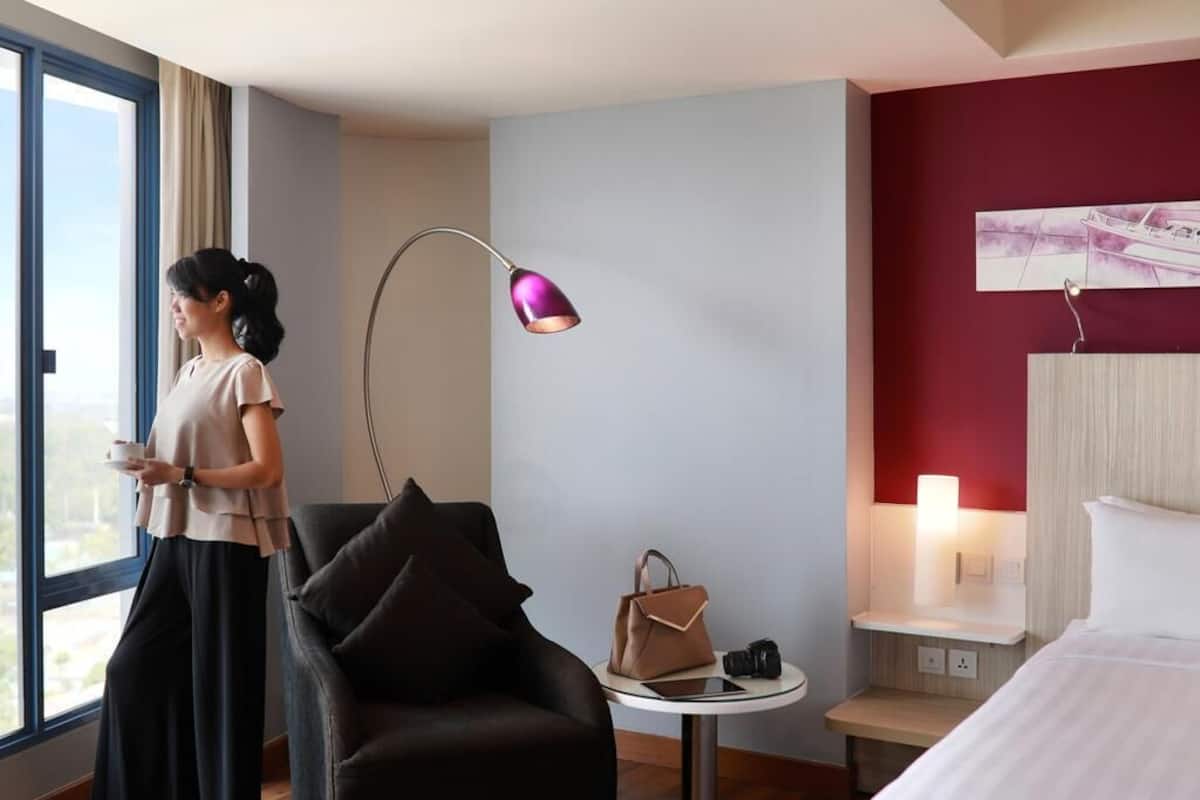 Suite, 1 trÚs grand lit, vue sur le parc (Pelangi) | Coffre-fort, bureau, lit de bébé (gratuit), accÚs au Wi-Fi (inclus)