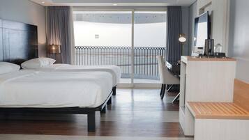 1 bedroom, in-room safe, desk, free cribs/infant beds