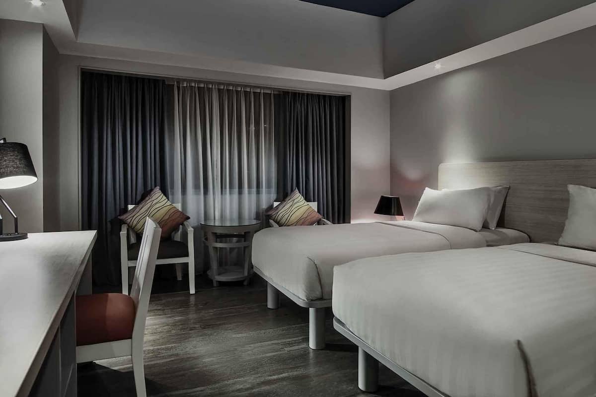 Superior Room, 1 Twin Bed, Park View | 1 bedroom, in-room safe, desk, free cribs/infant beds