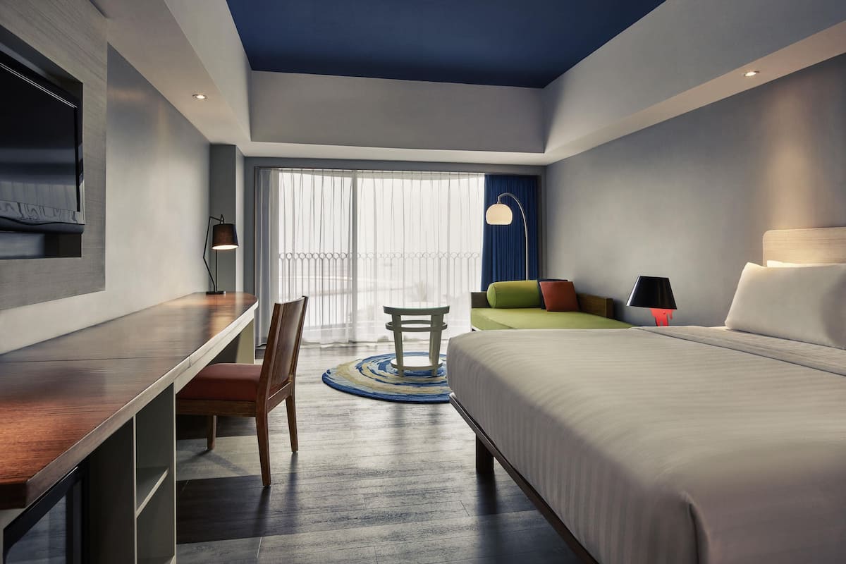 Chambre Deluxe, 1 trĂšs grand lit et 1 canapĂ©-lit, balcon, vue sur lâocĂ©an (Grand) | Coffre-fort, bureau, lit de bĂ©bĂ© (gratuit), accĂšs au Wi-Fi (inclus)