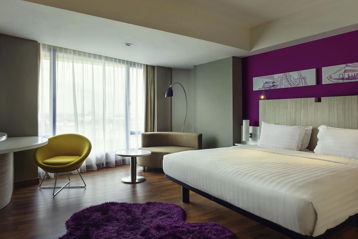 Deluxe Room, 1 King Bed (Grand) | In-room safe, desk, free cribs/infant beds, free WiFi