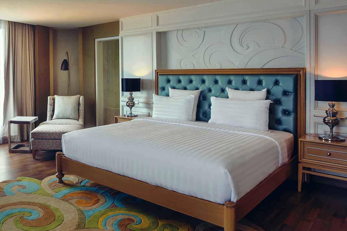 1 habitación, caja de seguridad en la habitación y escritorio