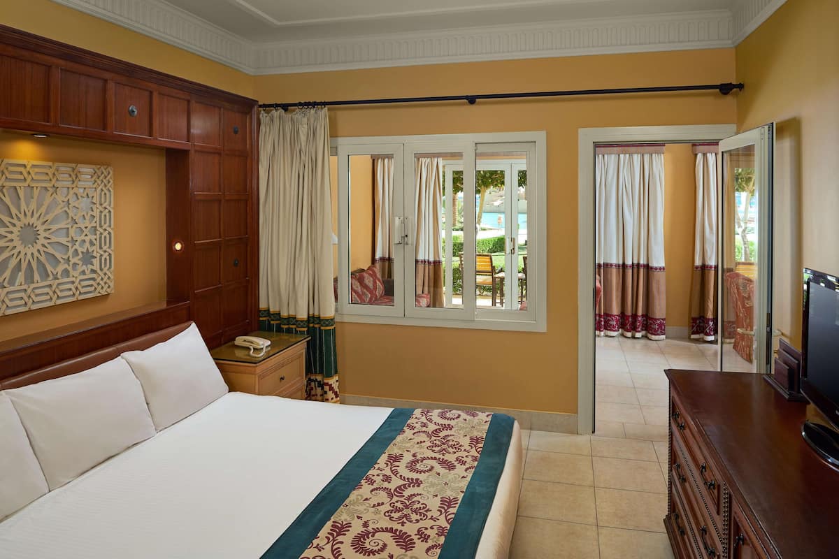 Family Suite | Minibar, két bảo mật tại phòng, bàn, màn/rèm cản sáng