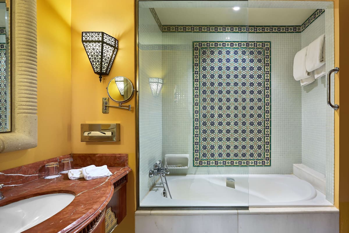 junior suite | bathroom | eco-friendly toiletries, hair dryer, towels