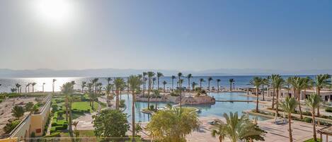 8 outdoor pools, pool umbrellas, pool loungers