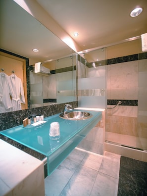 Executive Room, Mountain View | Bathroom - Club Hotel Casino Loutraki (Loutraki-Agioi Theodoroi)