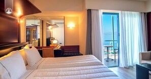 Deluxe Room, Sea View | Premium bedding, minibar, in-room safe, desk