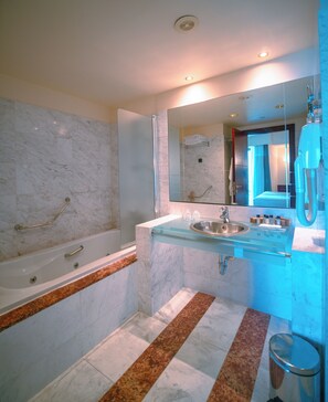 Deluxe Room, Sea View | Bathroom | Designer toiletries, hair dryer, bathrobes, towels