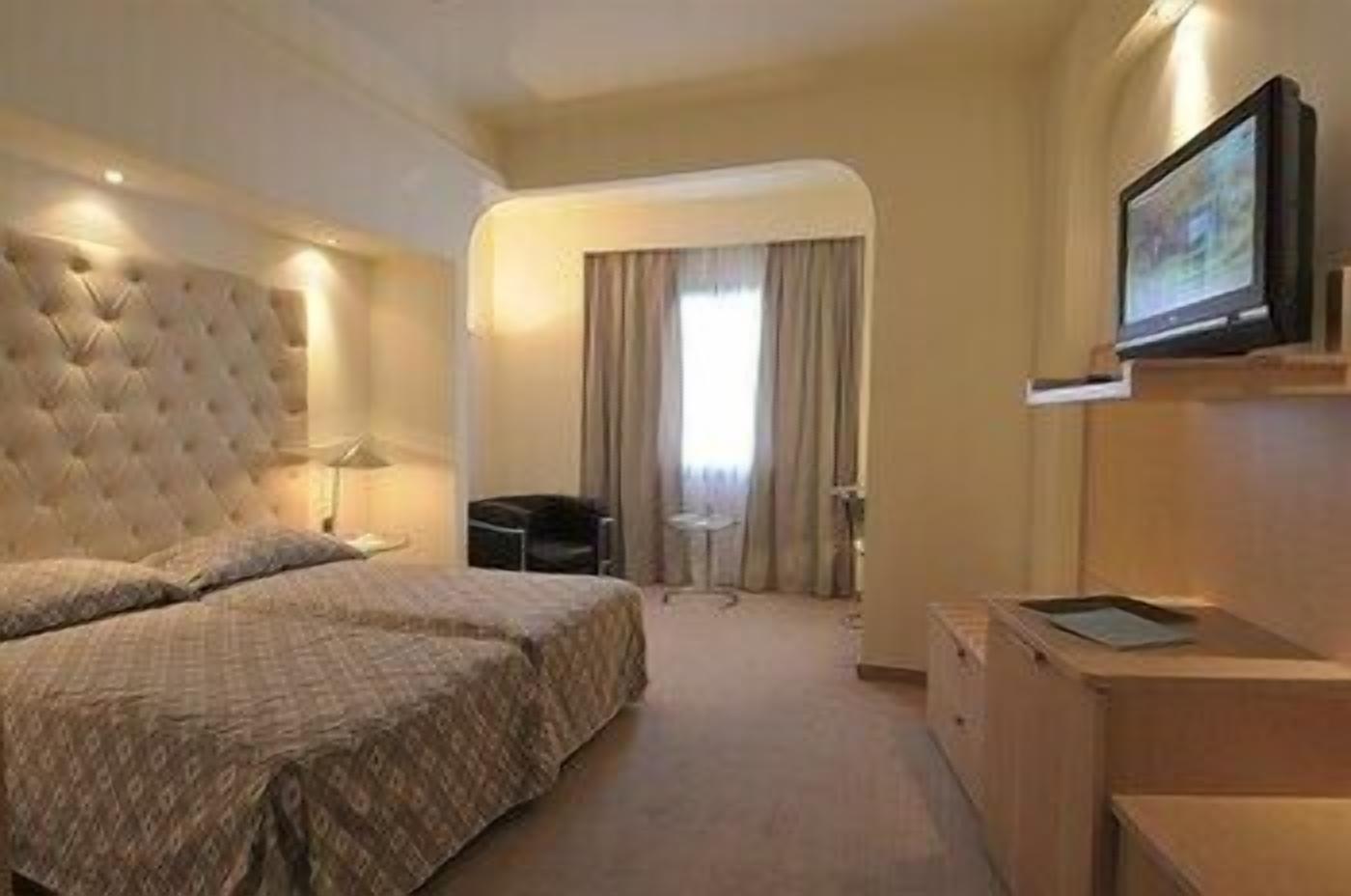 Ropa de cama de alta calidad y minibar 