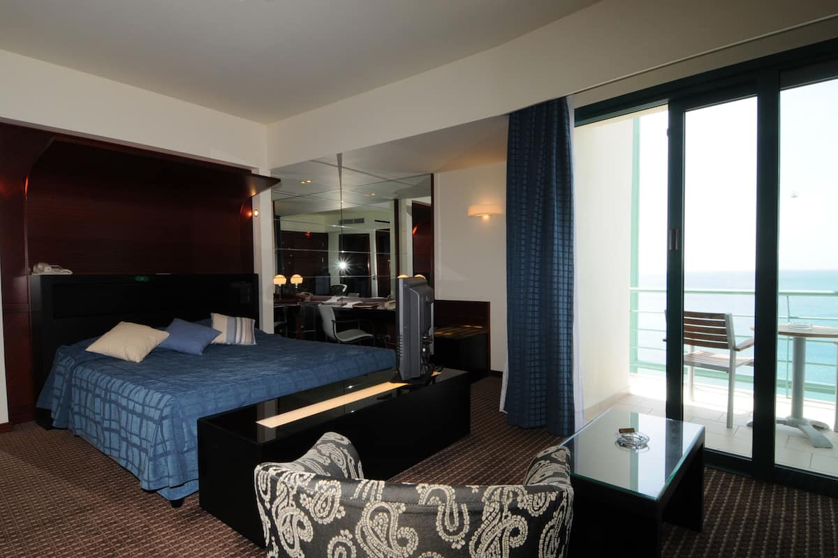 Premium bedding, minibar, in-room safe, desk