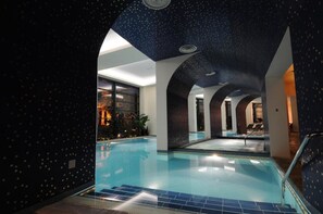 Indoor pool, seasonal outdoor pool, free cabanas, pool umbrellas
